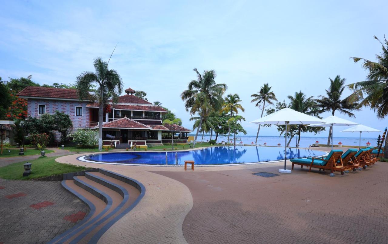 เดอะ เวิลด์ แบ๊ควอเตอร์ Hotel คุมาราคม ภายนอก รูปภาพ